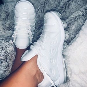 White nike vapormax